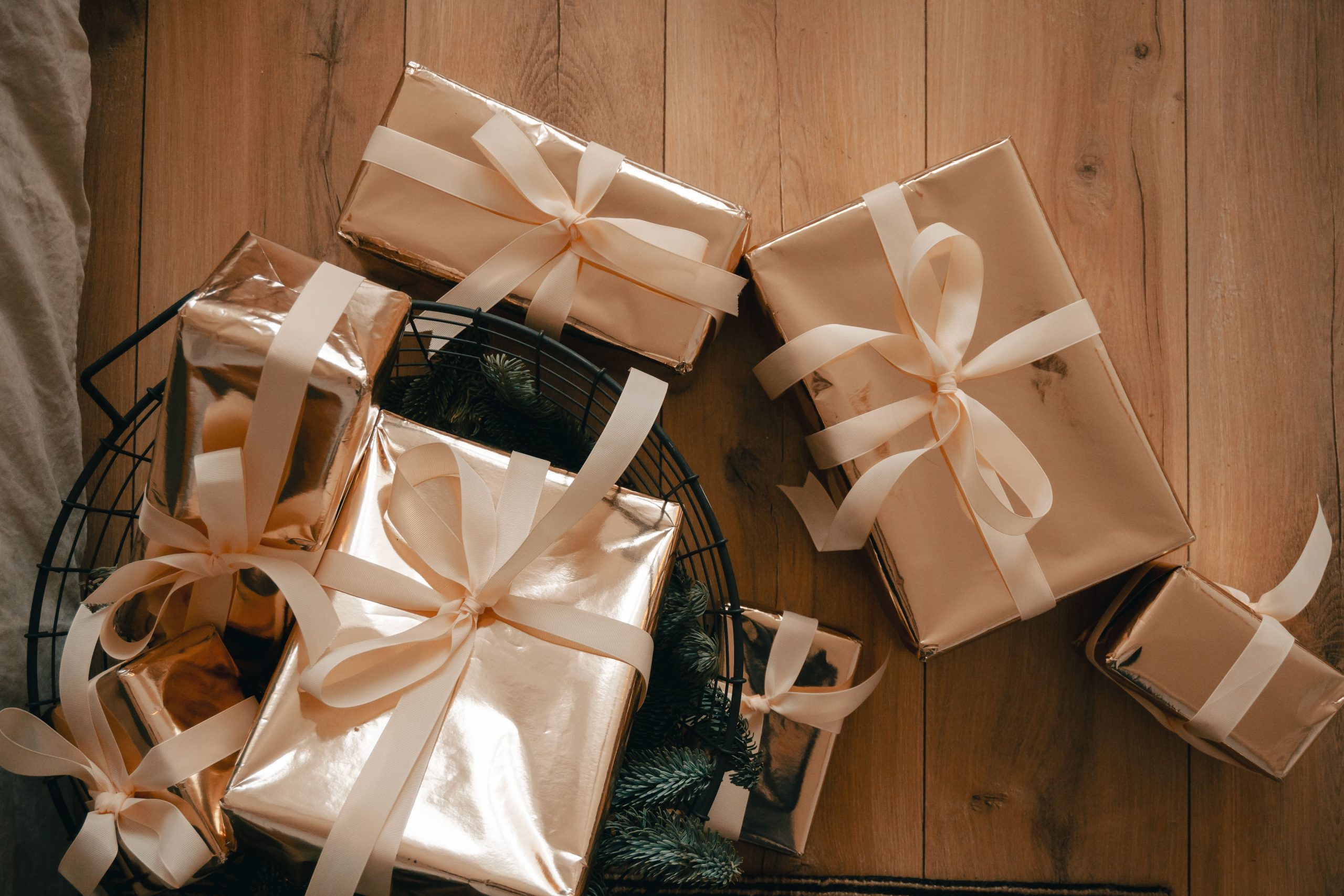 : Staff Appreciation Gifts: 25 Ideas Your Team Will Love